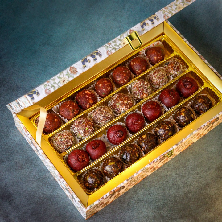 Premium Box 1 KG  - Khajoor Mix