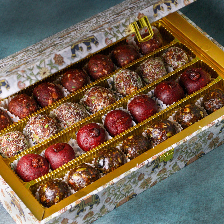 Premium Box 1 KG  - Khajoor Mix